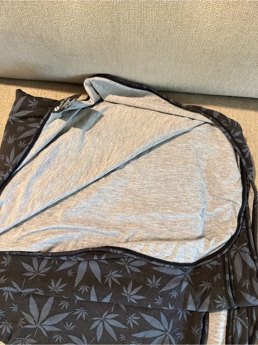 ethika Black & Gray Leaf-Print bamboo blanket